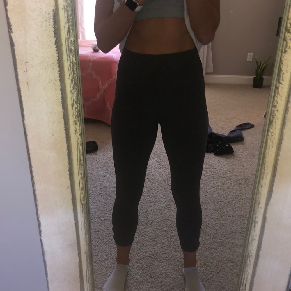 Ruby ribbon gray crop leggings